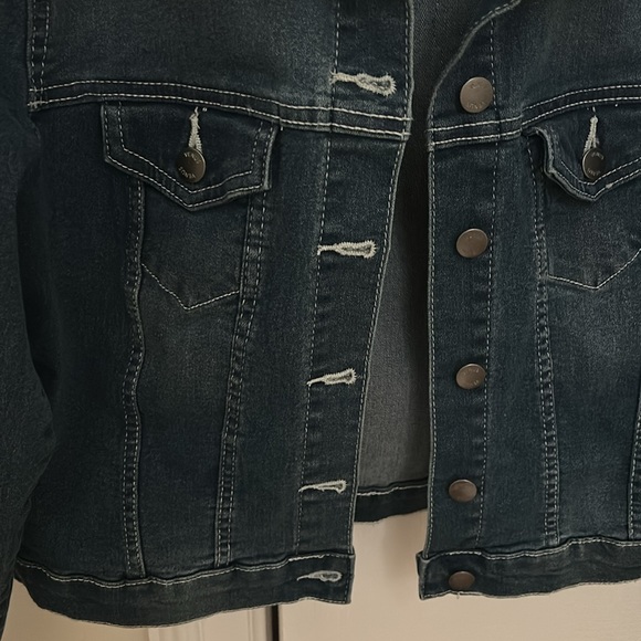 Venus Angel Wings jean jacket. Size 8. Like new. Never worn. No tags. - Picture 4 of 4